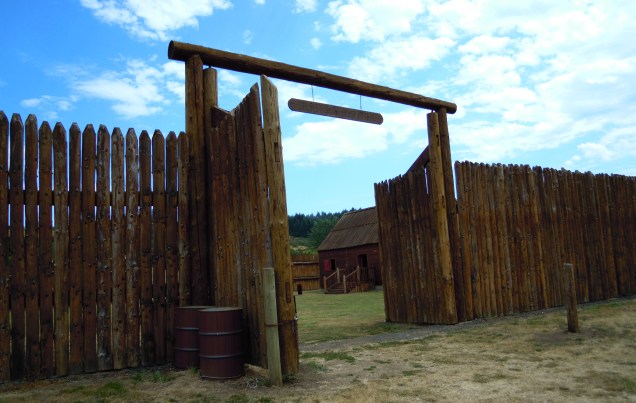 Fort Umpqua Gate