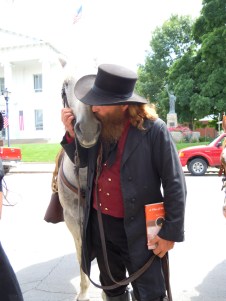 560-robbie-kissing-toby